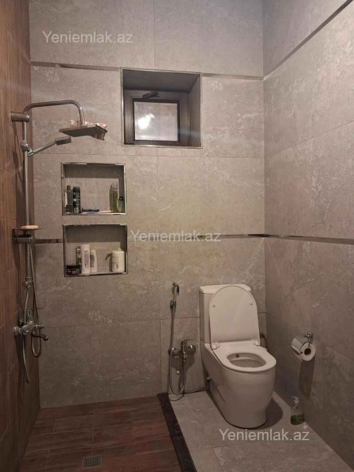 Satılır 5 otaqlı həyət evi 260 m²