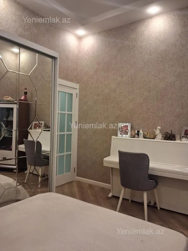 Satılır 5 otaqlı həyət evi 260 m²
