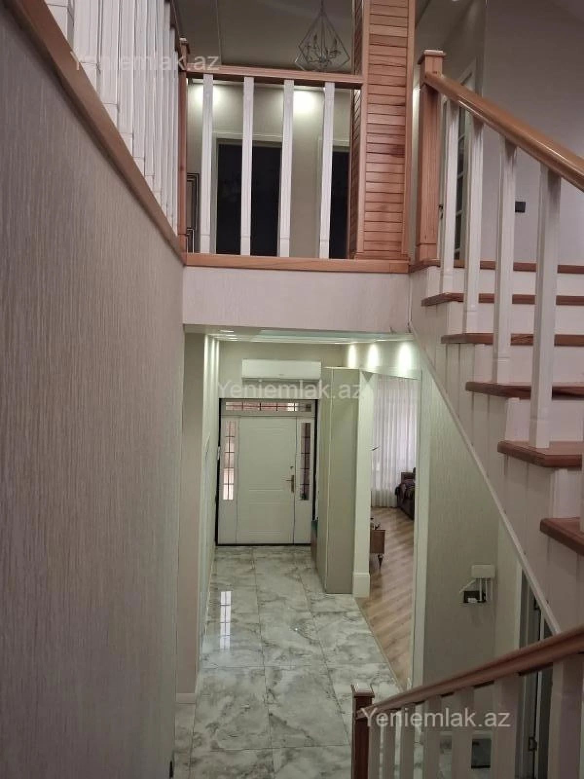 Satılır 5 otaqlı həyət evi 260 m²