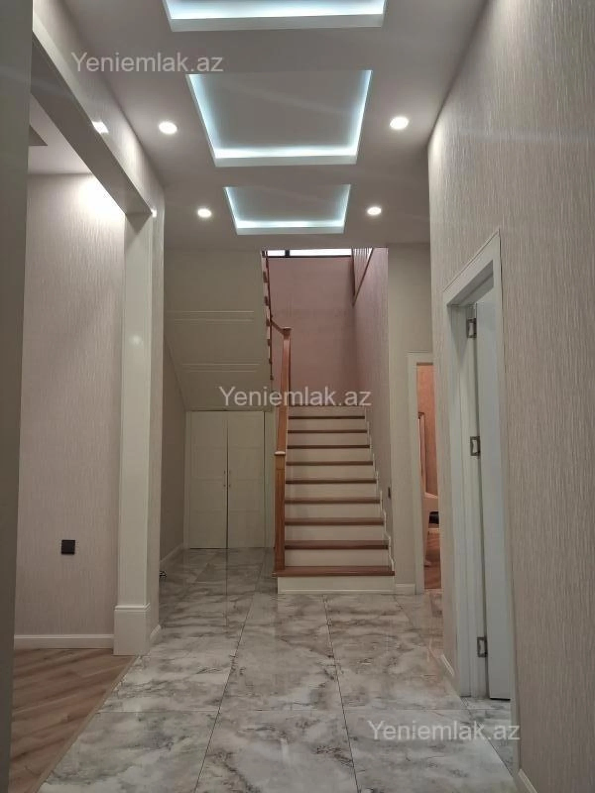 Satılır 5 otaqlı həyət evi 260 m²
