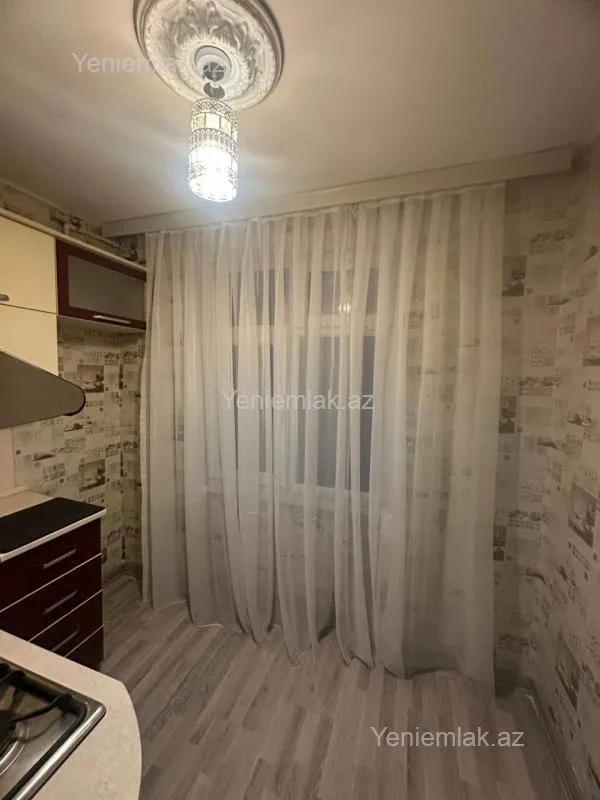 Satılır 1 otaqlı köhnə tikili 35 m²