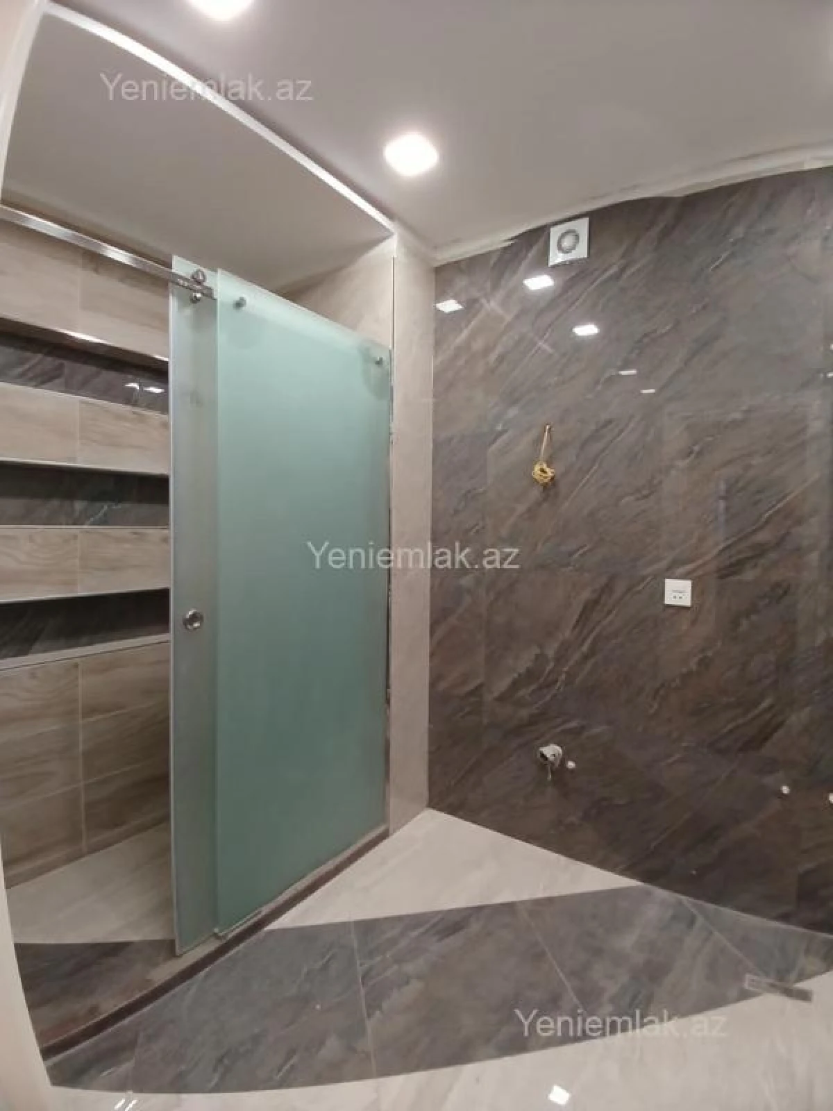 Satılır 4 otaqlı yeni tikili 250 m²