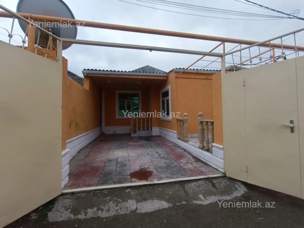 Satılır 4 otaqlı həyət evi 82 m²