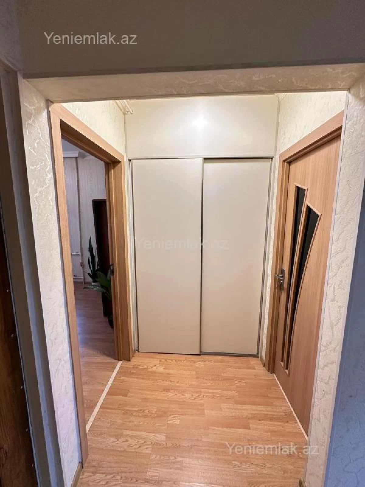 Satılır 2 otaqlı köhnə tikili 60 m²