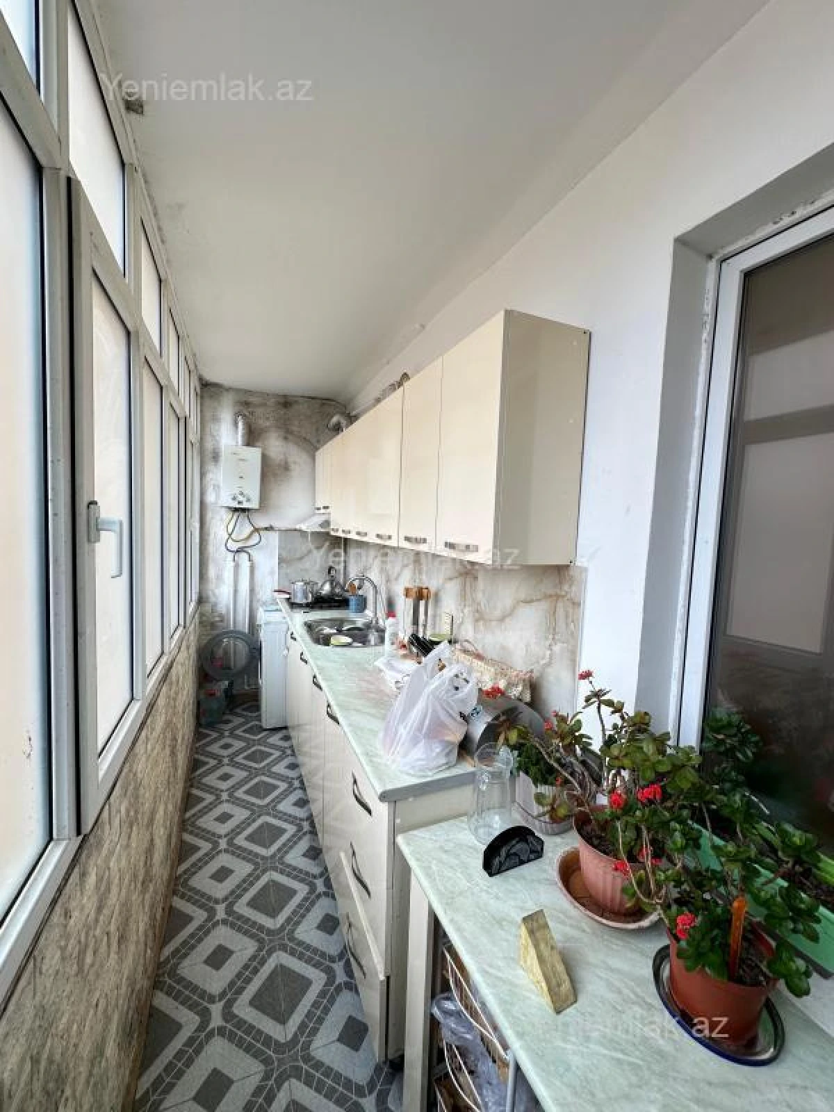 Satılır 2 otaqlı köhnə tikili 60 m²