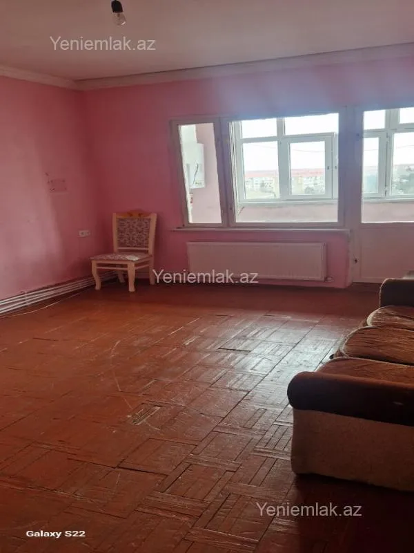 Satılır 1 otaqlı köhnə tikili 42 m²