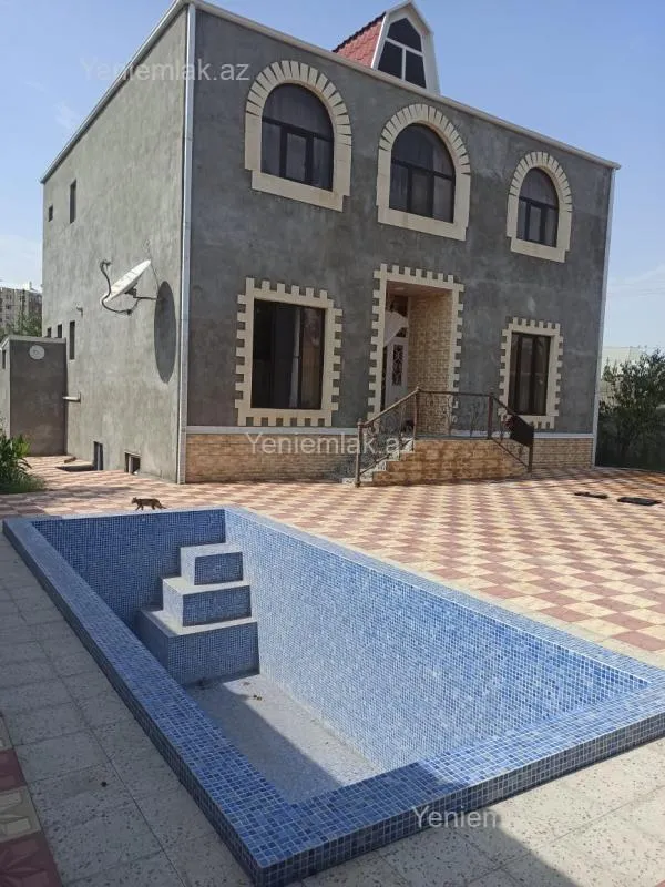 Satılır 5 otaqlı həyət evi 220 m²