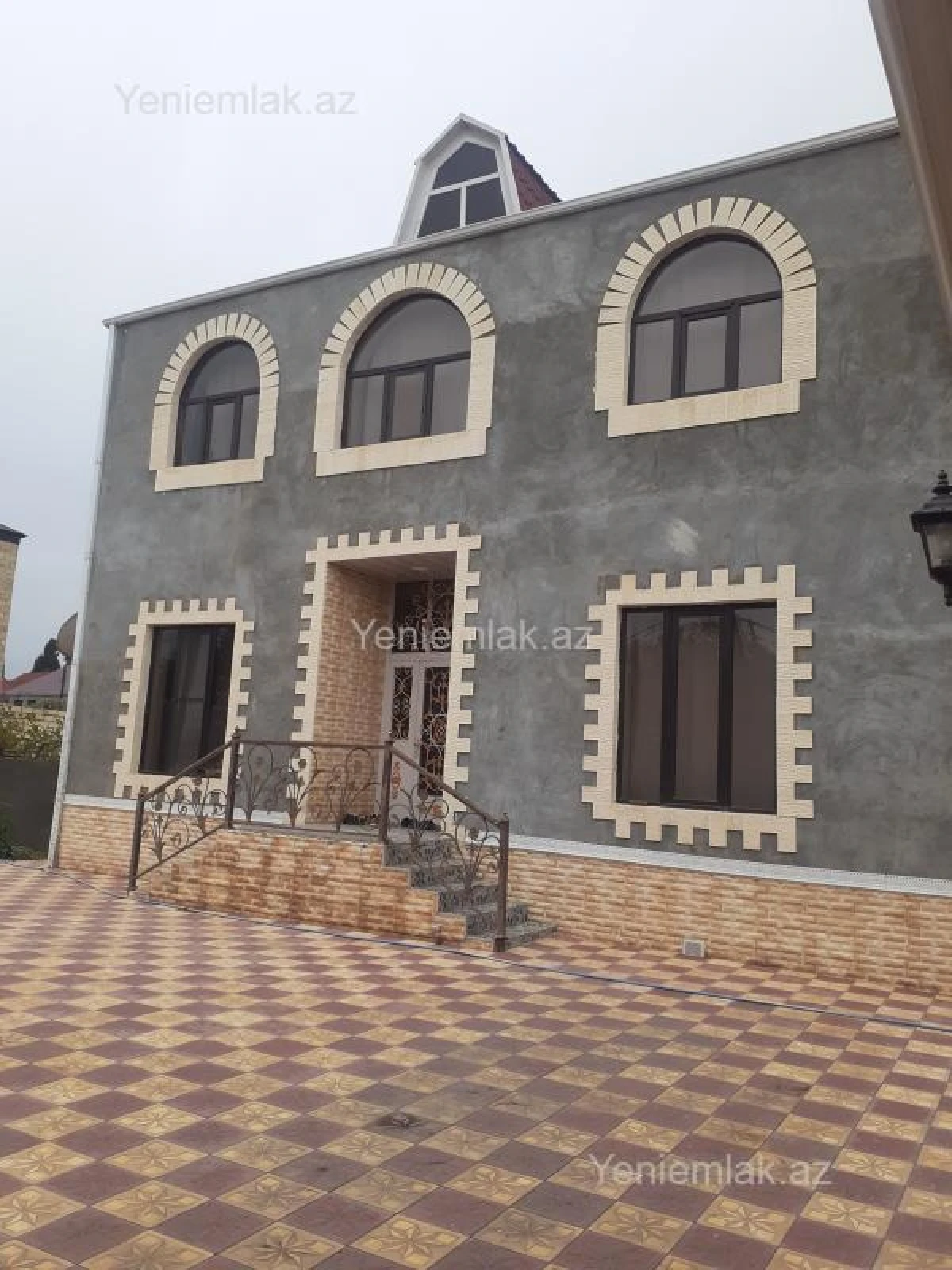 Satılır 5 otaqlı həyət evi 220 m²