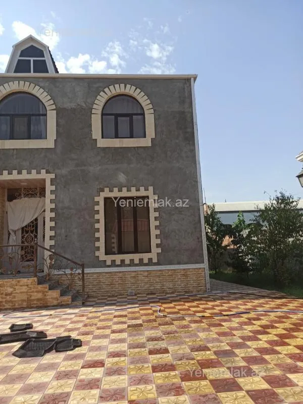 Satılır 5 otaqlı həyət evi 220 m²