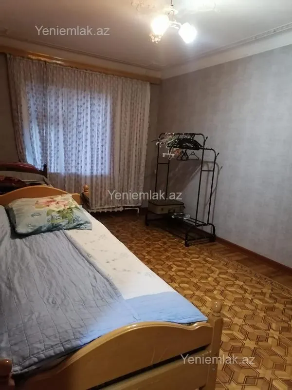 Satılır 3 otaqlı köhnə tikili 79.9 m²