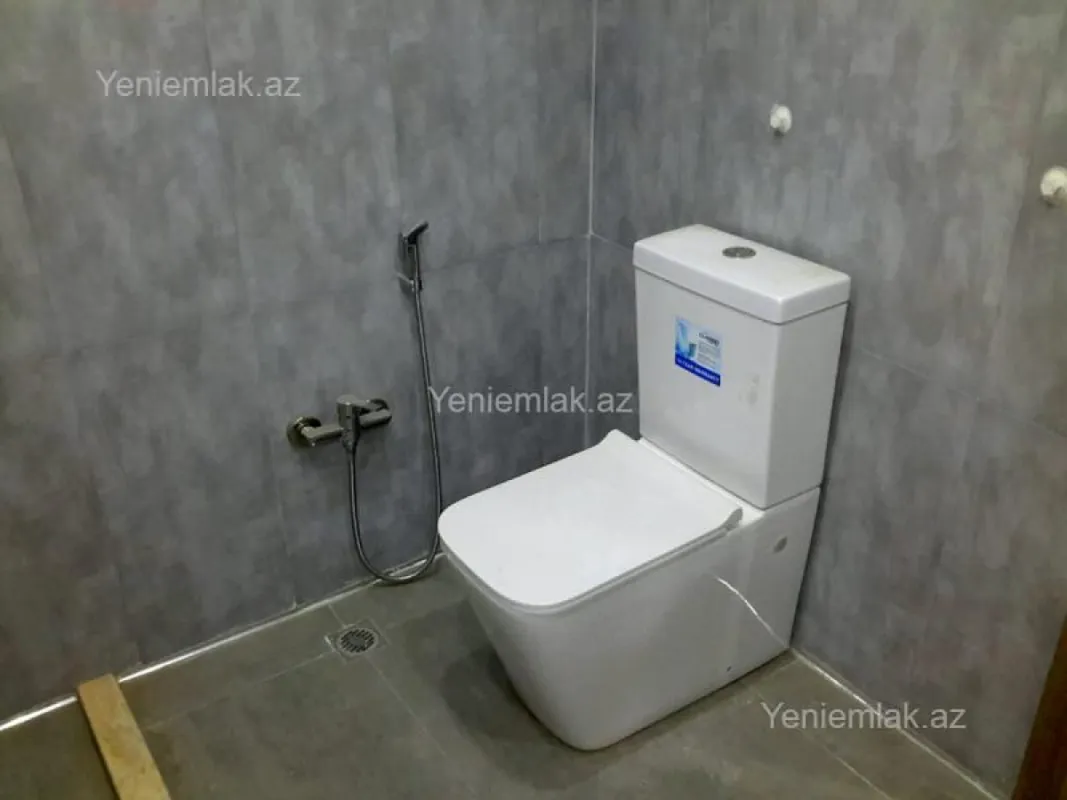 Satılır 6 otaqlı həyət evi 236 m²