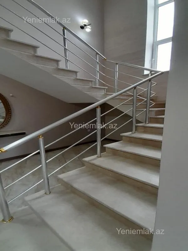 Satılır 6 otaqlı həyət evi 236 m²