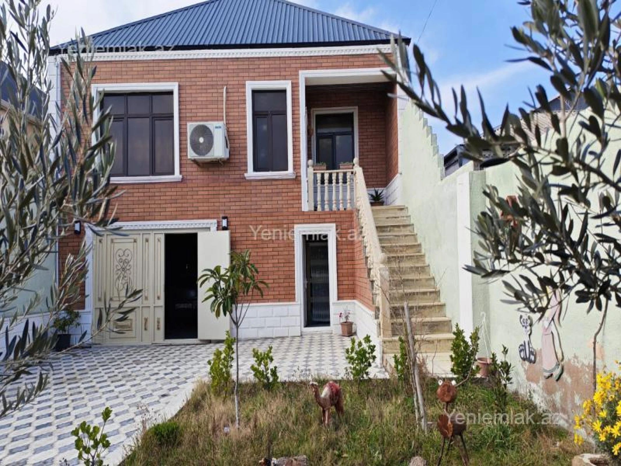 Satılır 4 otaqlı həyət evi 240 m²