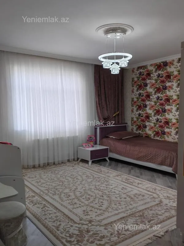 Satılır 4 otaqlı həyət evi 240 m²