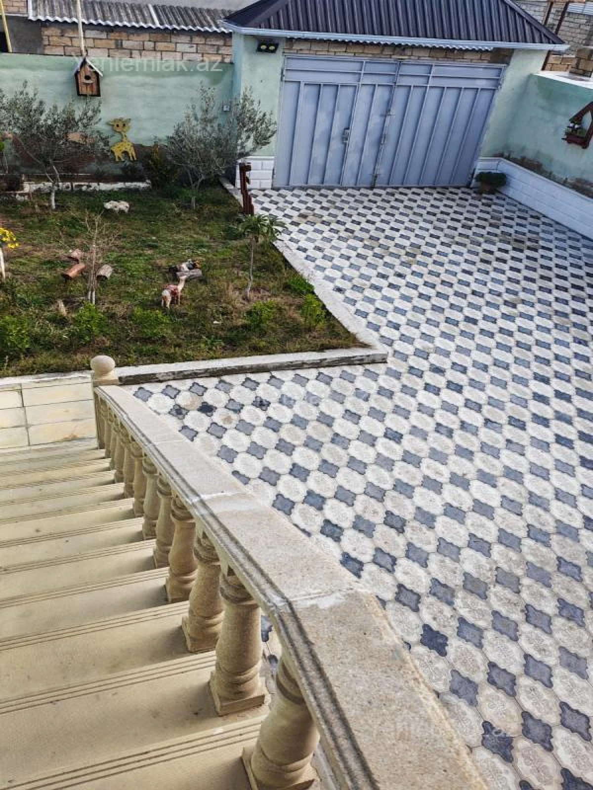 Satılır 4 otaqlı həyət evi 240 m²