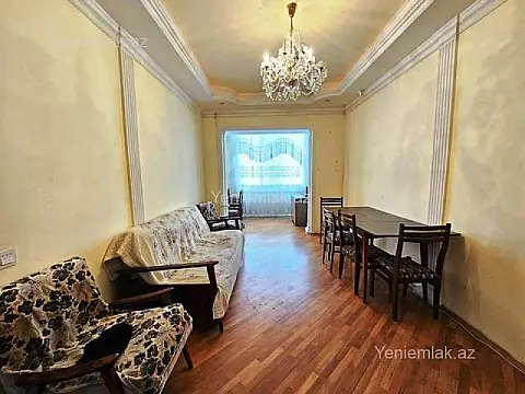 Satılır 3 otaqlı köhnə tikili 70 m²