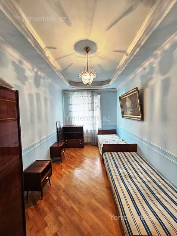 Satılır 3 otaqlı köhnə tikili 70 m²