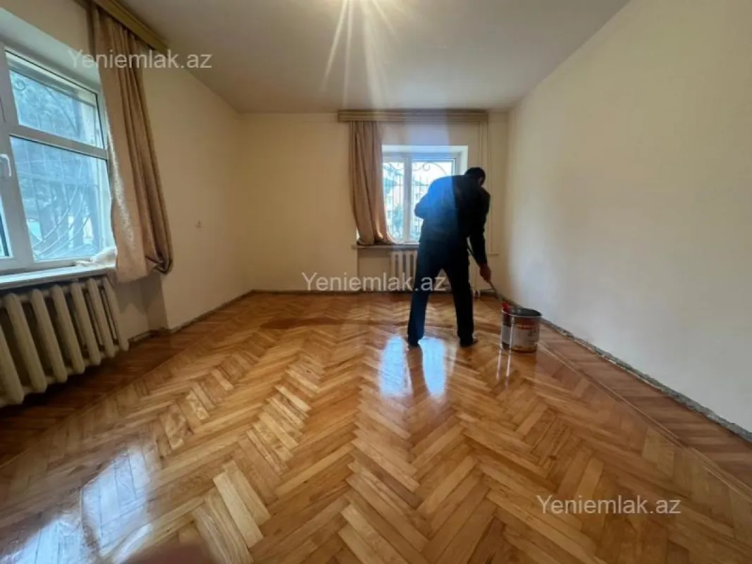 Satılır 2 otaqlı köhnə tikili 65 m²