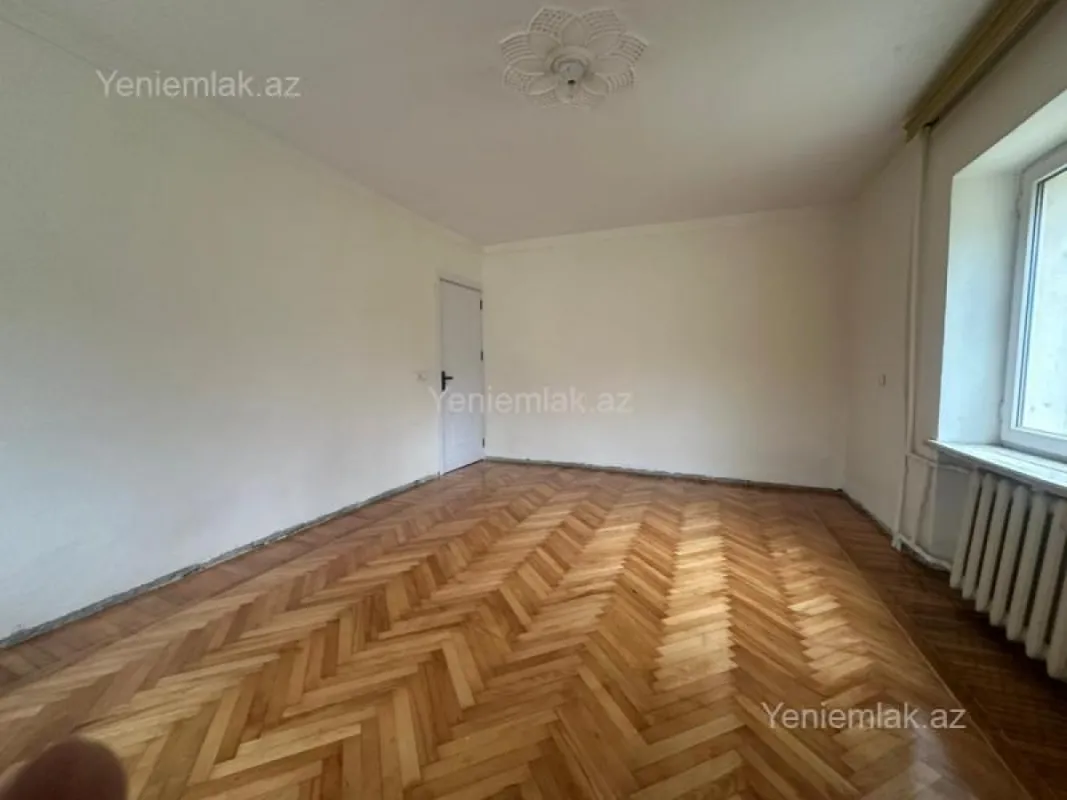 Satılır 2 otaqlı köhnə tikili 65 m²