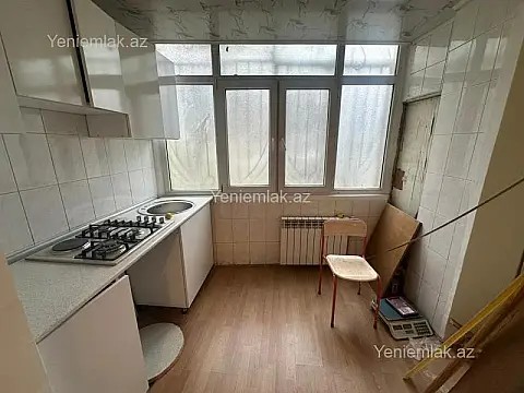 Satılır 2 otaqlı köhnə tikili 65 m²