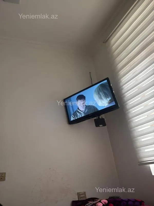 Satılır 4 otaqlı köhnə tikili 100 m²