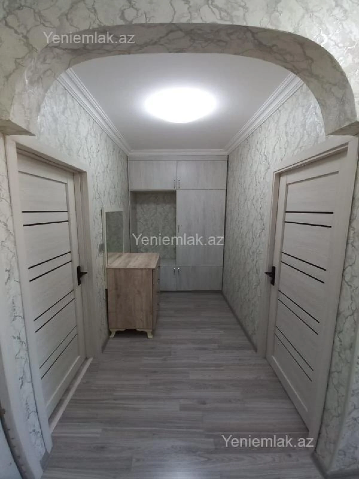 Satılır 2 otaqlı köhnə tikili 60 m²