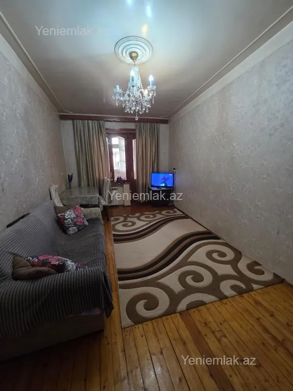 Satılır 2 otaqlı köhnə tikili 50 m²