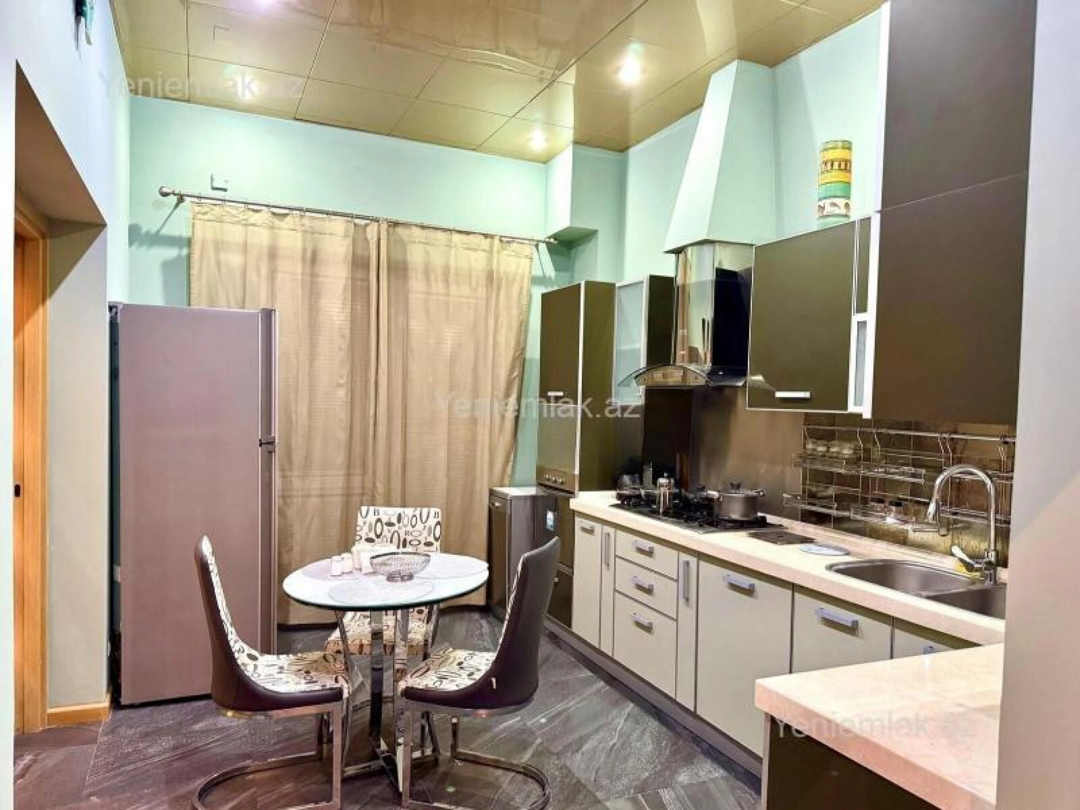 Satılır 3 otaqlı yeni tikili 140 m²