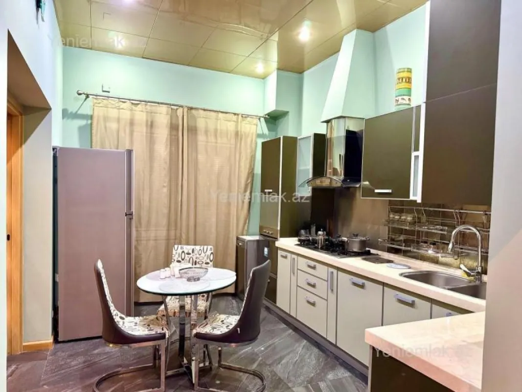 Satılır 3 otaqlı yeni tikili 140 m²