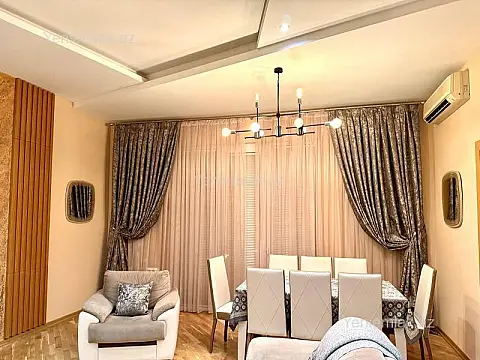 Satılır 3 otaqlı yeni tikili 140 m²