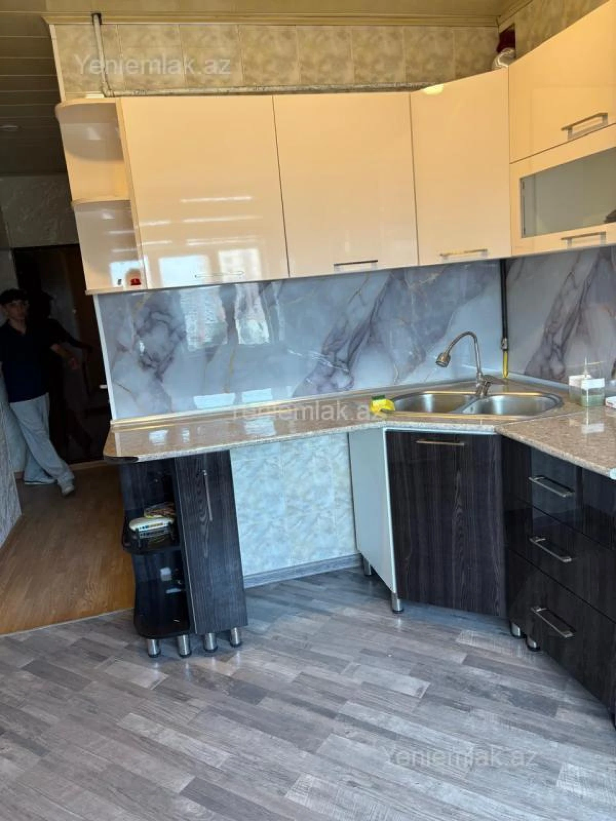 Satılır 2 otaqlı köhnə tikili 70 m²