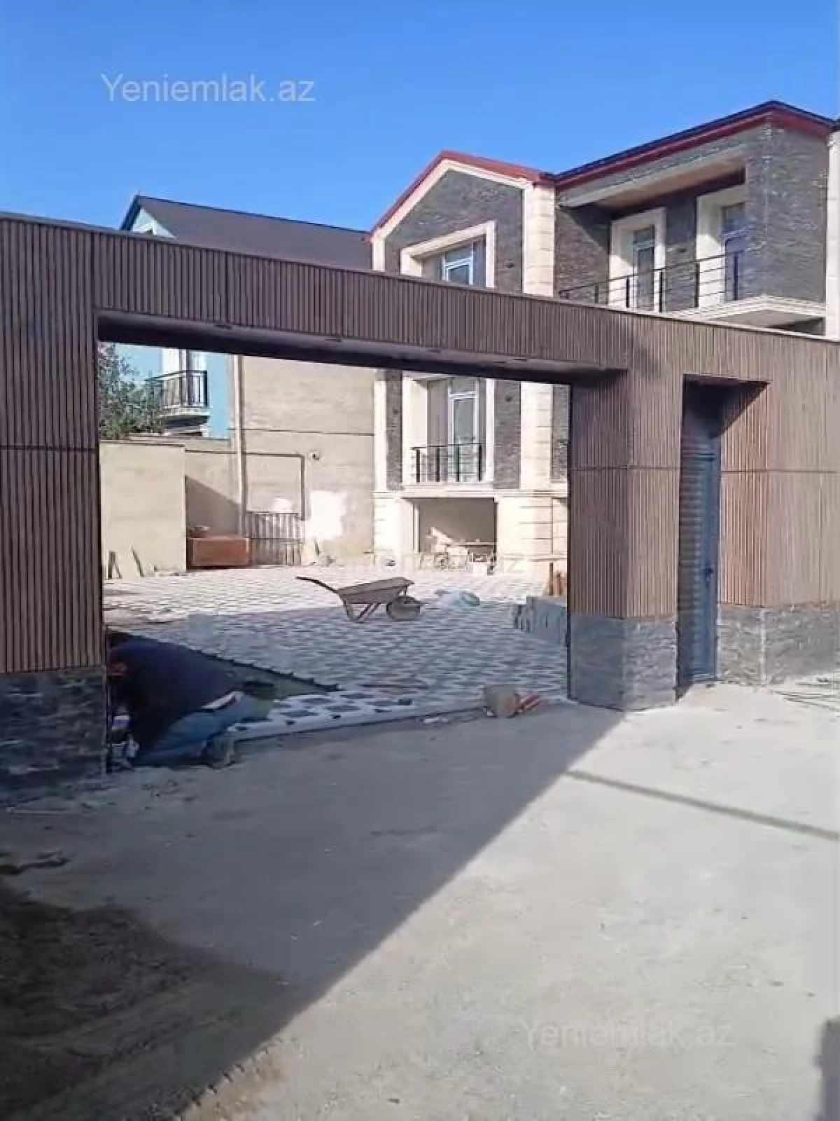 Satılır 6 otaqlı həyət evi 300 m²