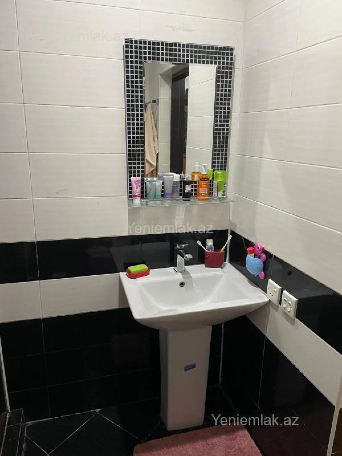 Satılır 6 otaqlı həyət evi 450 m²