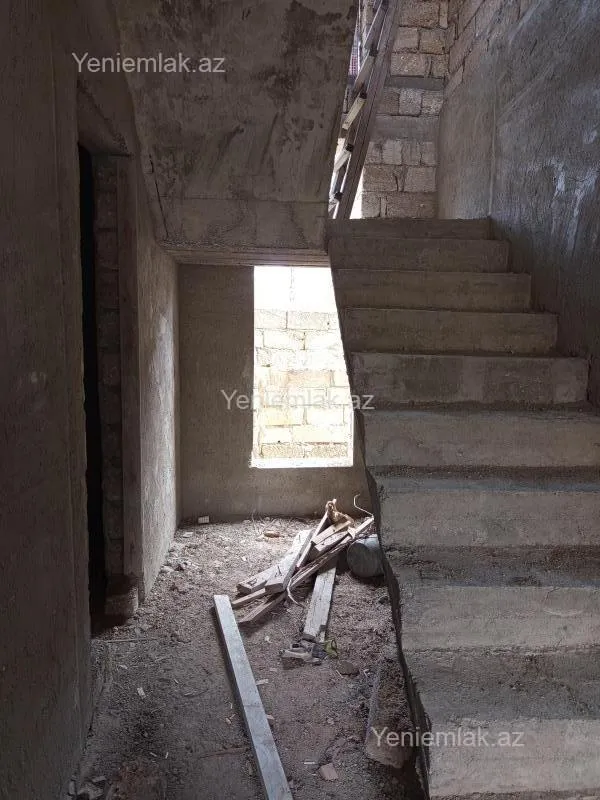 Satılır 5 otaqlı həyət evi 200 m²