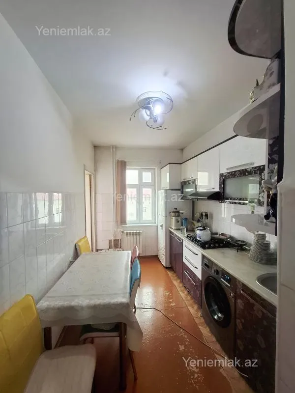 Satılır 2 otaqlı köhnə tikili 57 m²