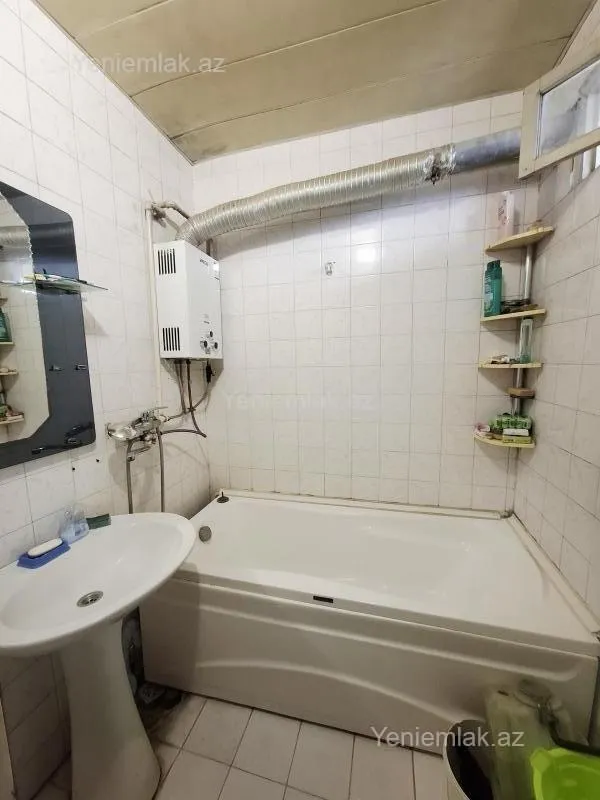 Satılır 2 otaqlı köhnə tikili 57 m²