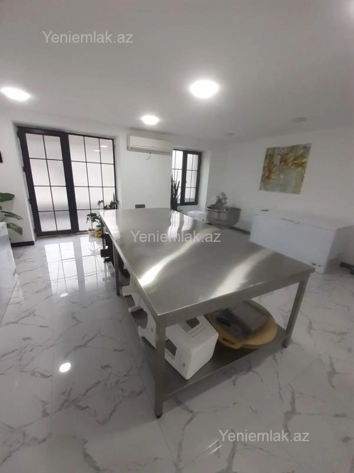 Satılır 6 otaqlı obyekt 200 m²