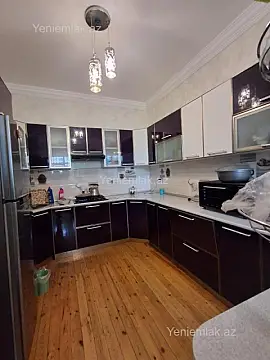 Satılır 5 otaqlı həyət evi 220 m²