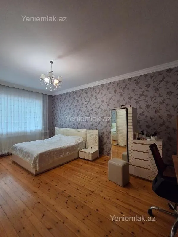 Satılır 5 otaqlı həyət evi 220 m²