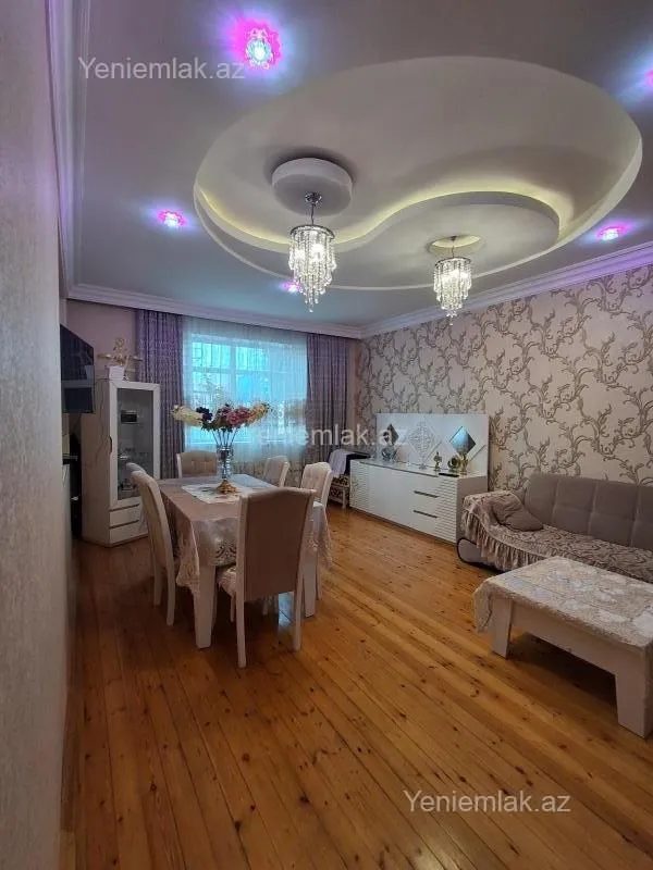 Satılır 5 otaqlı həyət evi 220 m²