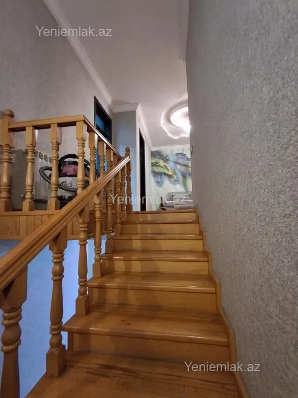 Satılır 5 otaqlı həyət evi 220 m²