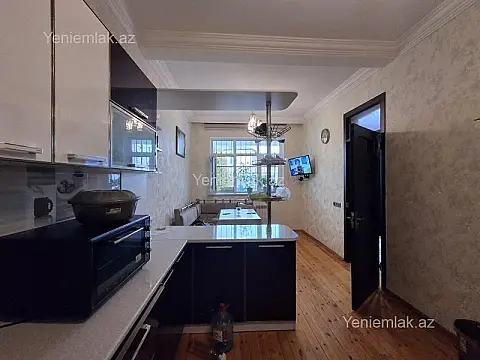 Satılır 5 otaqlı həyət evi 220 m²