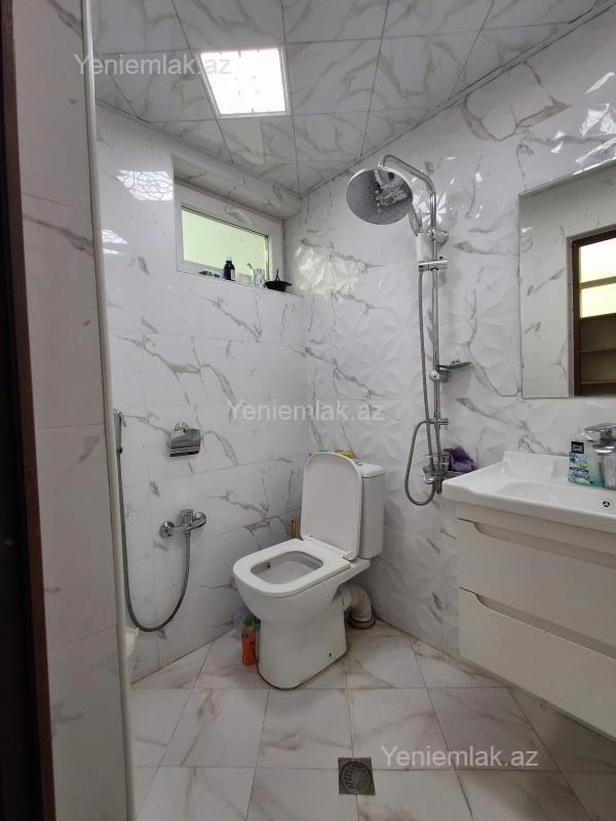 Satılır 5 otaqlı həyət evi 220 m²
