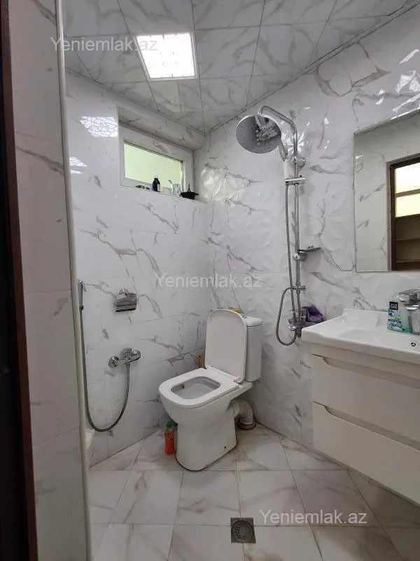 Satılır 5 otaqlı həyət evi 220 m²