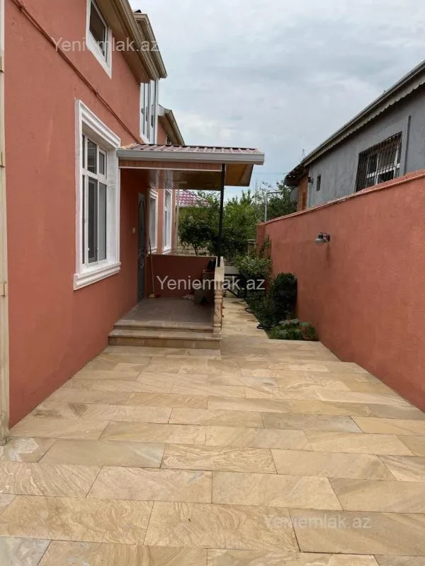 Satılır 5 otaqlı həyət evi 100 m²