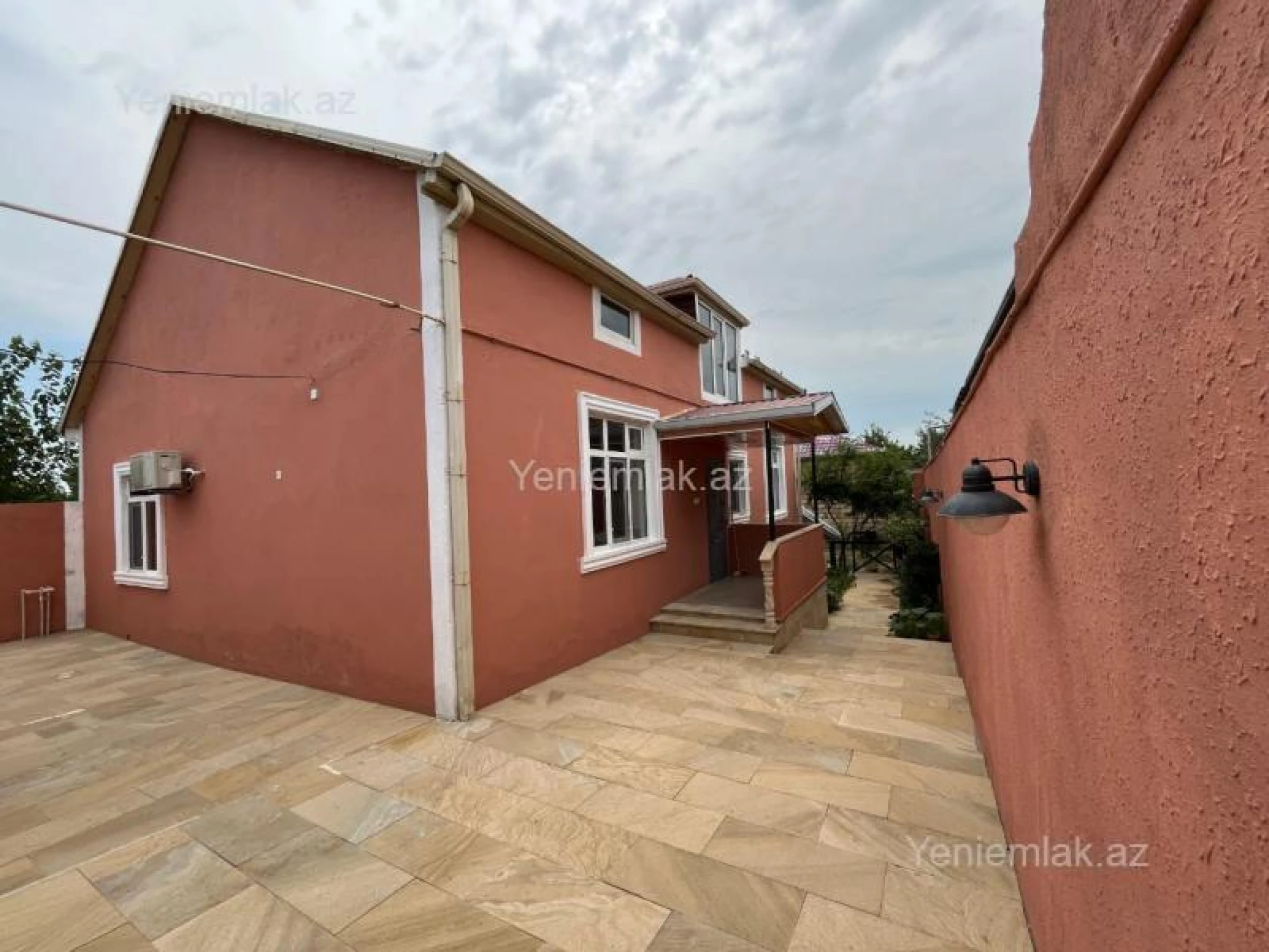 Satılır 5 otaqlı həyət evi 100 m²