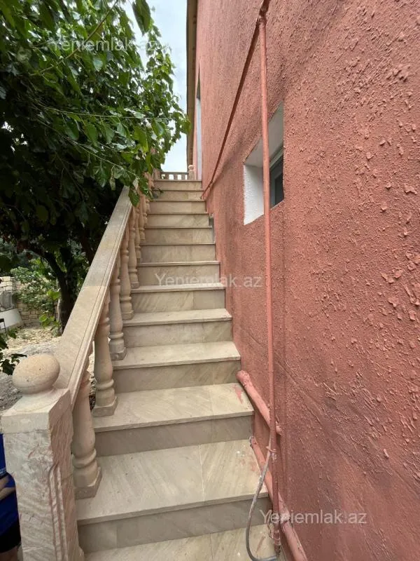 Satılır 5 otaqlı həyət evi 100 m²