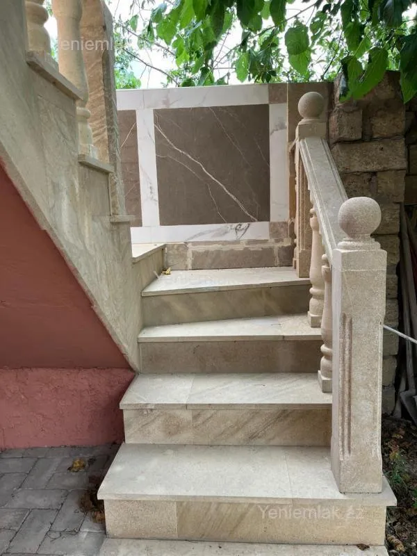 Satılır 5 otaqlı həyət evi 100 m²