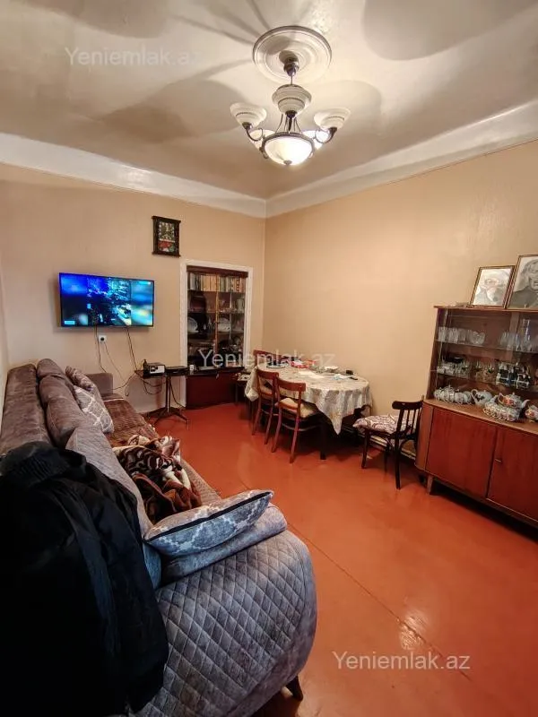 Satılır 2 otaqlı köhnə tikili 55 m²