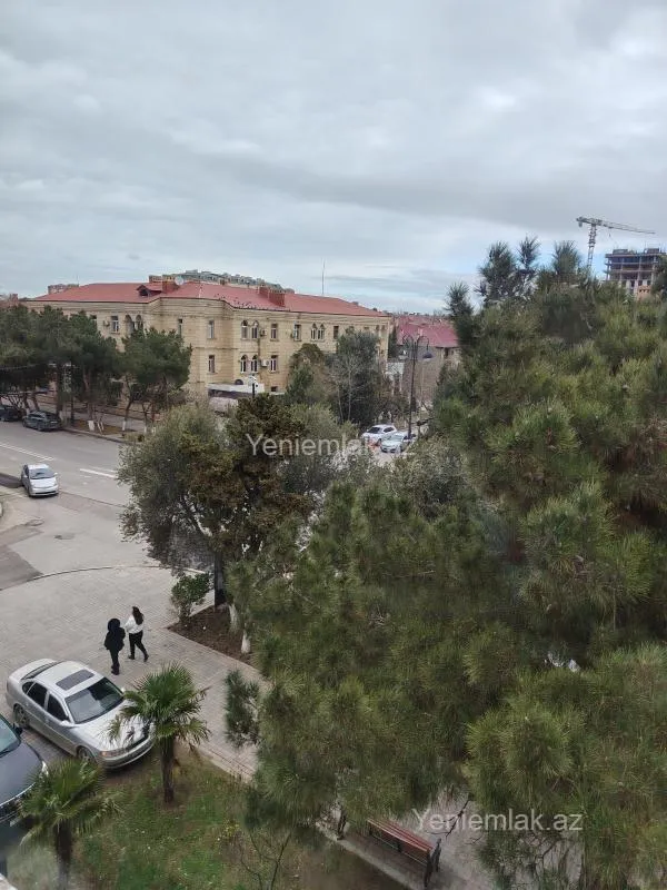 Satılır 2 otaqlı köhnə tikili 55 m²